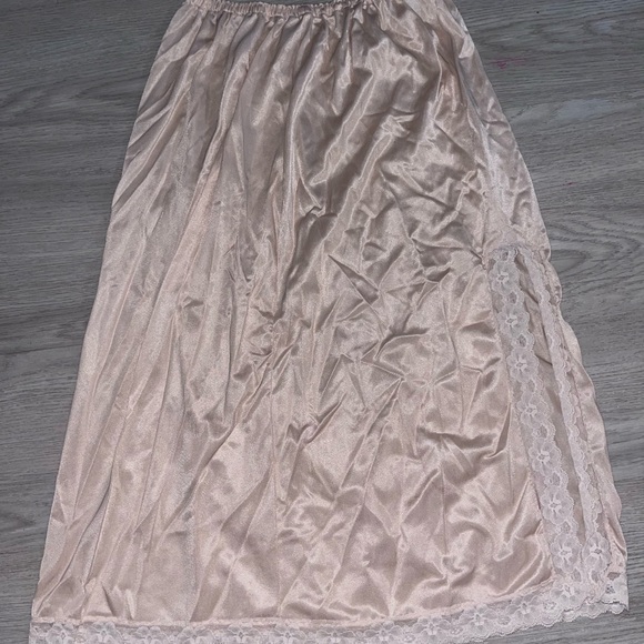 Vintage Nylon Peach Lace Slip Skirt with Slit Medium - Picture 9 of 9